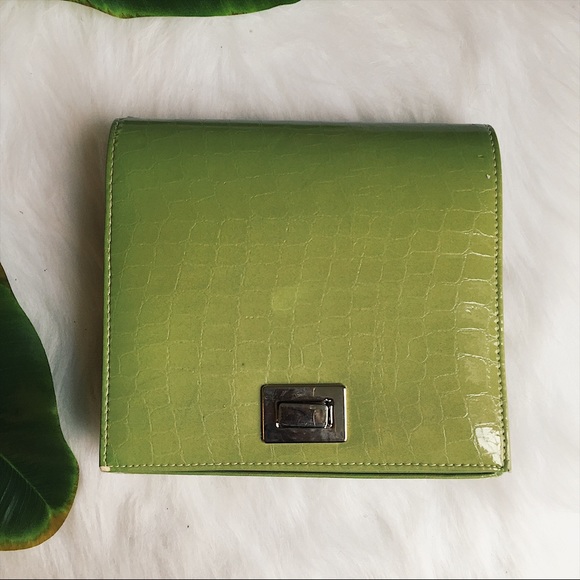 Vintage Handbags - Vintage  Box Clutch Purse Green Scaled EUC Snake